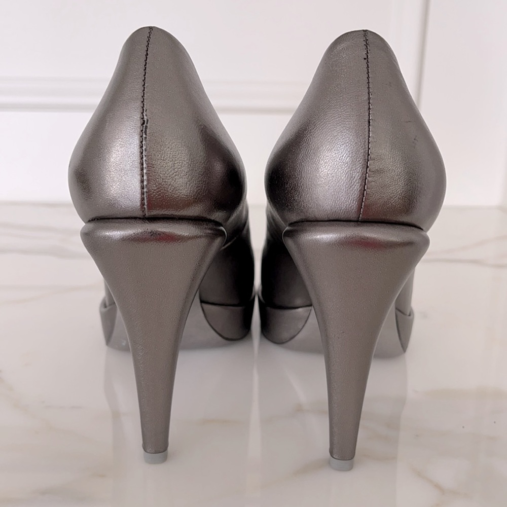 CHANEL CC Platinum Leather Pumps w Camellia - Picture 10 of 11